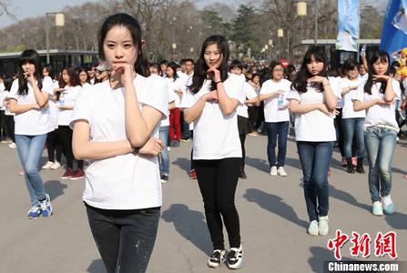 女子吃霉变花生后中毒险丧命